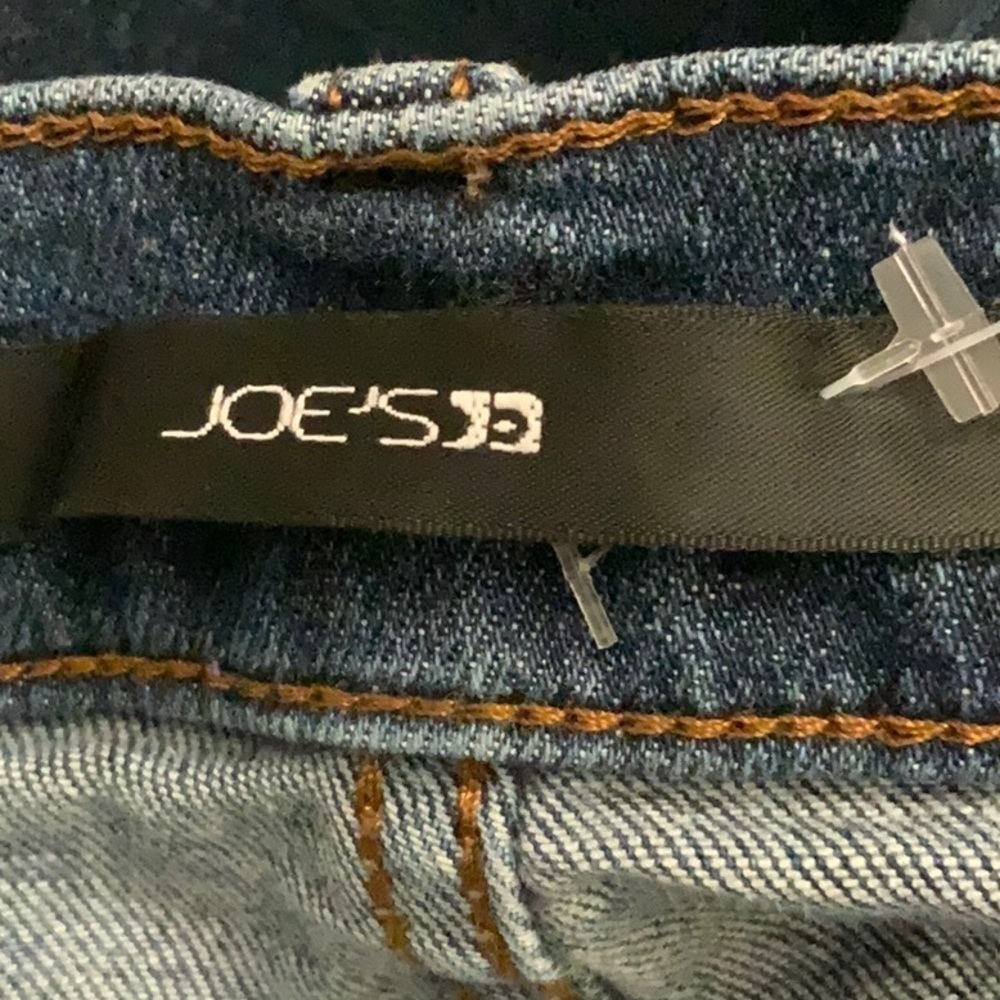 Joe’s medium wash jeans pants. Size 25 - Picture 6 of 7